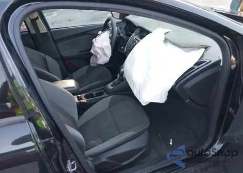 2013 Ford Focus Se z USA, uszkodzony, nr VIN 1FADP3K21DL180760